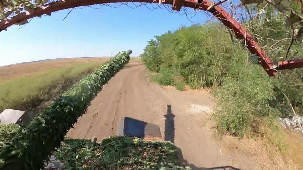 Бойцы танкового батальона 42-й дивизии не дают боевикам закрепиться на окраинах Работина