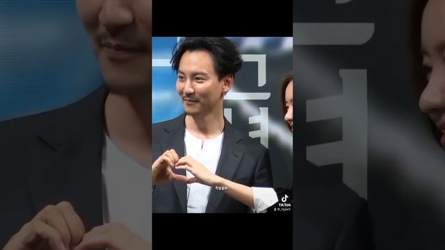 Being told to make a heart sign on your wedding day be like #kimnamgil #kdrama #kimahjoong