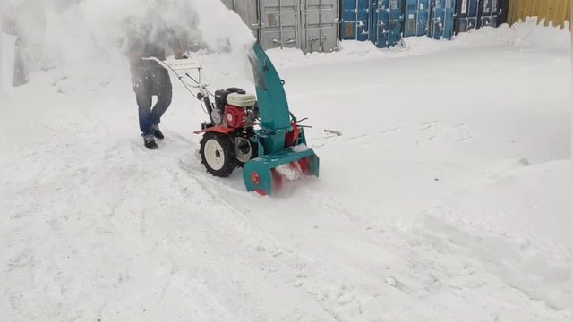 УБОРКА СНЕГА МОТОБЛОКОМ (ТАКОГО ВЫ ЕЩЕ НЕ ВИДЕЛИ!!!) ОТВАЛ, СНЕГООТБРАСЫВАТЕЛЬ, ЩЕТКА.