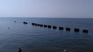 Остатки пляжа в поселке Детляжка.