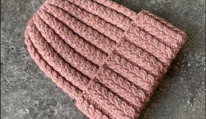 Шапка узором ёлка с крутым отворотом #tree_hat_smetana