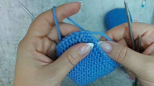Следки с квадратной пяткой на двух спицах.