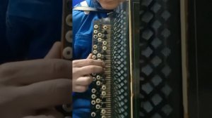 Как играть "Под окном широким" на баяне.Дополнительный видеоразбор. #подробныйразборнабаяне #казачь