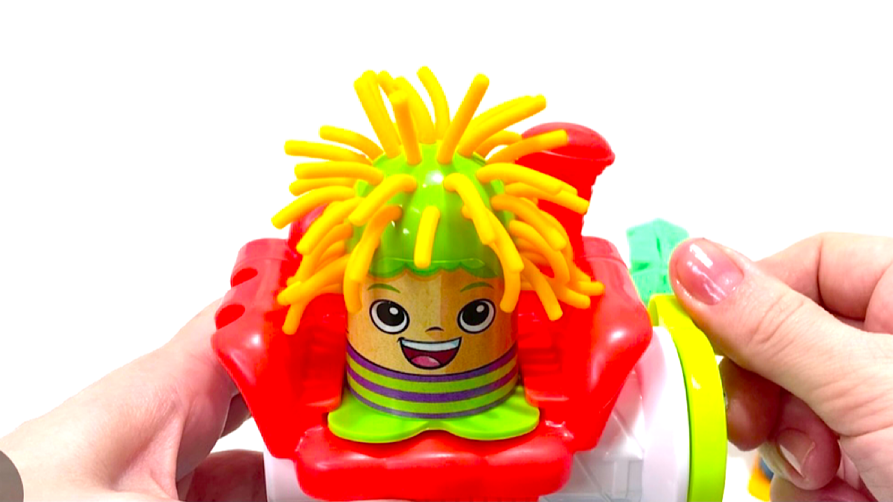 Играем с пластилином Play Doh и делаем прически. Парикмахерская Плэй до. смотреть онлайн