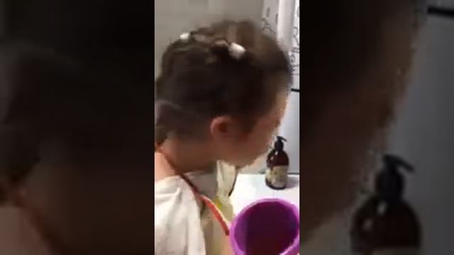 Полоскает горло. Варя 7.6 смотреть онлайн