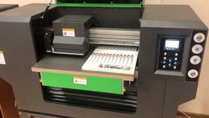 УФ принтер FS-6040UV печать на белых ручках