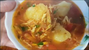 Настоящий цыганский таборный борщ с пышками на костре, цыганка готовит.