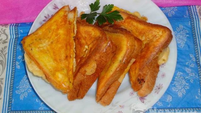 Сэндвичи с сыром и яйцом в мультипекаре