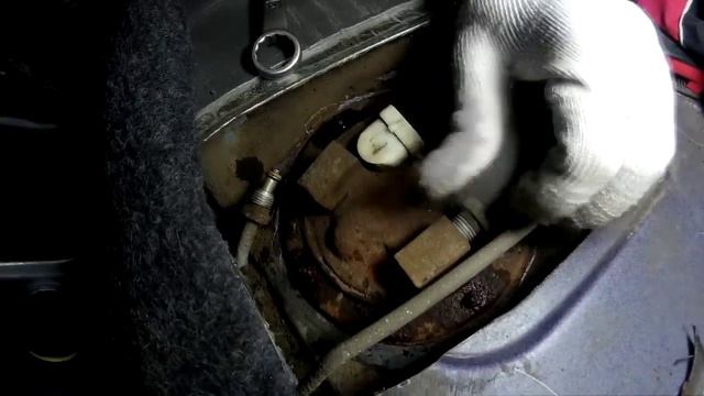 Заменя датчика уровня топлива ВАЗ 2109 / Бородинский смотреть онлайн