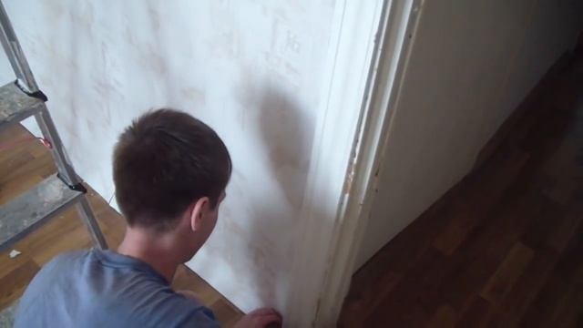 Как правильно клеить обои.