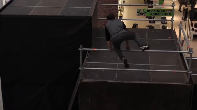 Влад Бездушный - паркур - ТРК "Красный Кит" 10 лет г.Мытищи смотреть онлайн