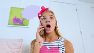 Маргарита купает грязного щеночка Шанти