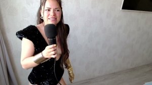 девушка красиво поет на стриме/girl sings beautiful on stream trovo twitch