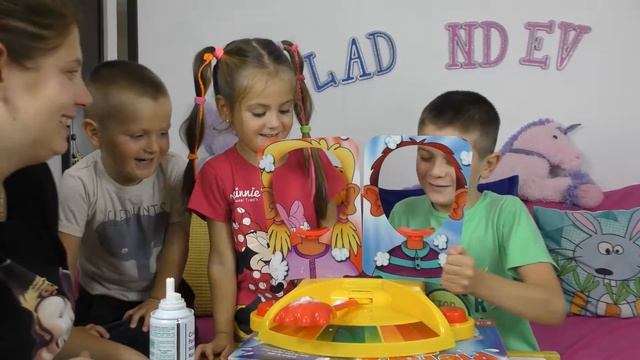 Челлендж Пирог в лицо Кто-то проиграл!!! Pie Face Super Duel Challenge смотреть онлайн