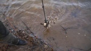 Мы подняли со дна гигантскую жуткую находку, где затонул автомобиль во время магнитной рыбалки