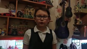 Стих Ларисы  Александровой-Гончар "День распахнутых дверей". Читает Андрей Хачатрян.