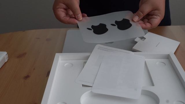 New 14 inch MacBook Pro in Space Gray and Silver смотреть онлайн