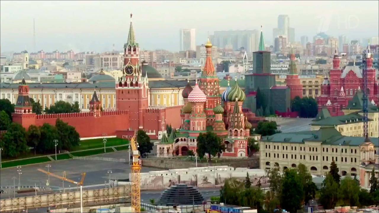 Москва стоит