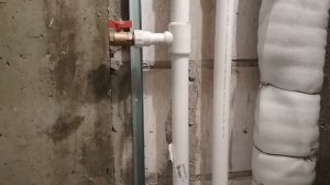 Как перенести полотенцесушитель на другую стену ванной комнаты