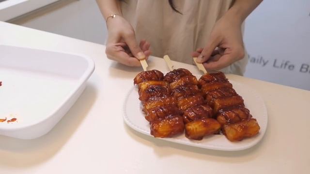 ENG)vlog?오징어 비빔국수 만들어 먹고?밥도둑 마약계란장 만들기.?라이스페이퍼 소떡소떡 만들기.(불닭 쏘야,김밥,크림리조또,소떡소떡,어묵 볶음,초코케익,순두부찌개)
