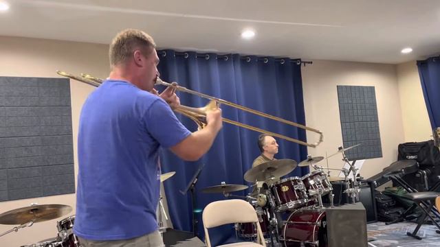 «Московские окна/Джентельмены удачи» Александр Бирюк/Тромбон смотреть онлайн