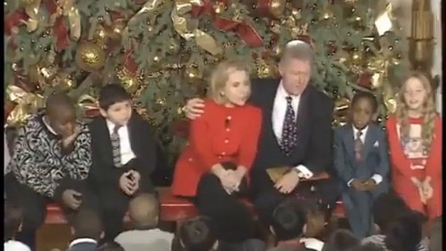 Bill And Hillary Clinton Sing "12 Days Of Christmas" In 1997 | Christmas Flashback смотреть онлайн