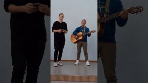 В краю средь гор и цветущих далин