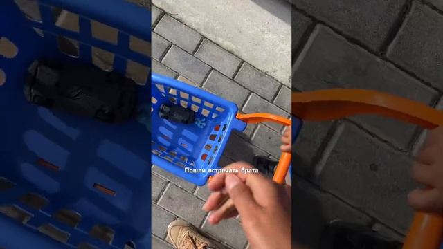 Встречаю брата каждый день ? #братья #мамавлог #мамавдекрете #сыновья #детииродители #послешколы
