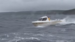 Лодки Смартлайнер проходят Босфор Восточный