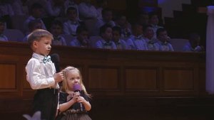 Хоть я и мал, но знаю твёрдо я, Что умирал Иисус за меня - Песня - Адеся и Лукас