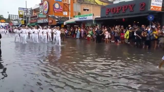 Русские моряки на параде в Таиланде