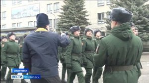 Более тысячи выпускников ульяновского учебного центра направят в войска связи по всей России.