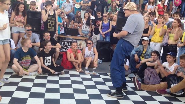 Я ПРОТИВ МУЗЫКИ Pumba vs Элизабет смотреть онлайн