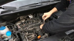 Замена масла VW CADDY 1.6 TDI в домашних условиях