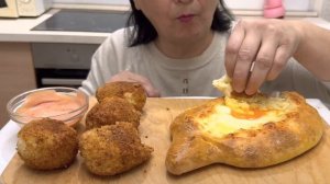 МУКБАНГ ХАЧАПУРИ ПО-АДЖАРСКИ MUKBANG khachapuri in Adiarian / рисовые шарики ? / семейный ужин