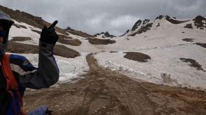 His Suzuki is not starting at 4000 meters altitude - welcome to Colorado! S6-E109