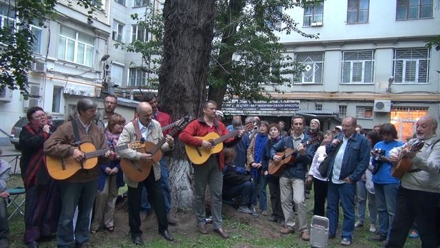 "Одинокий гитарист" ст. и муз. Ю.Визбора. Исп.Участники "Визборовского дворика - 2014" смотреть онлайн
