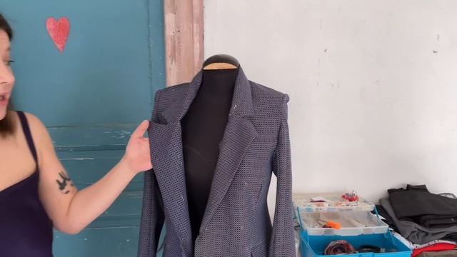 Шью сама на швейной машинке, крою на рабочем месте ручной работы. Швейная мастерская дома! смотреть онлайн