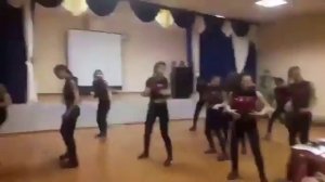 САМЫЙ КРУТОЙ ТАНЕЦ В ШКОЛЕ под популярные песни!!!