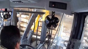 Разгрузка лесовоза