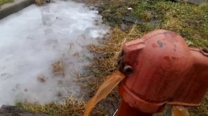 Водопроводная колонка протекает