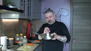 Когда лить масло на сковородку