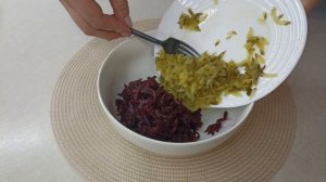 Салат из свеклы и соленых огурцов - просто, но очень вкусно