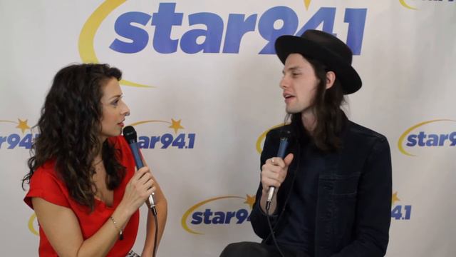 Interview with James Bay for Star 94.1's Jingle Jam смотреть онлайн