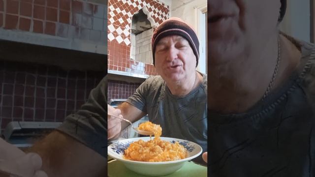 Ем тыквенную кашу с пшенными хлопьями. смотреть онлайн