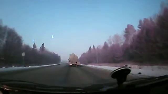 Обгон по обочине с правой стороны.