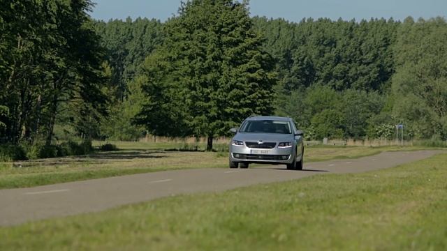 Skoda Octavia Combi G-TEC Preview | AutoMotoTV смотреть онлайн