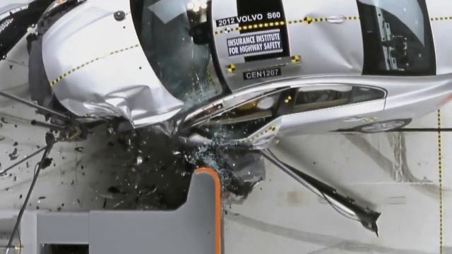 CRASH TEST IIHS: 2012 Volvo S60 Small Overlap Test (Overall evaluation: Good) смотреть онлайн