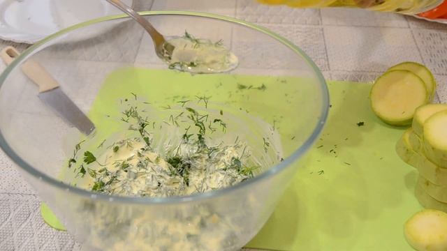 Кабачки запеченые с помидорами и сыром в духовке.