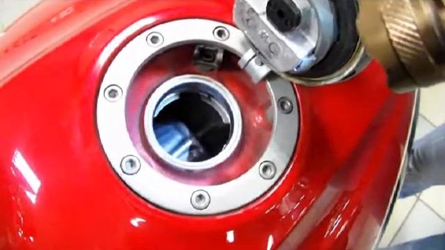 Проверяем есть ли ржавчина в баке мотоцикла. (для новичков покупающих первый мотоцикл) смотреть онлайн